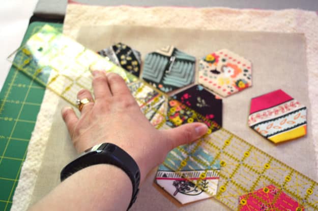 Make your own Applique Hexagon Table Runner! - The Simple Life